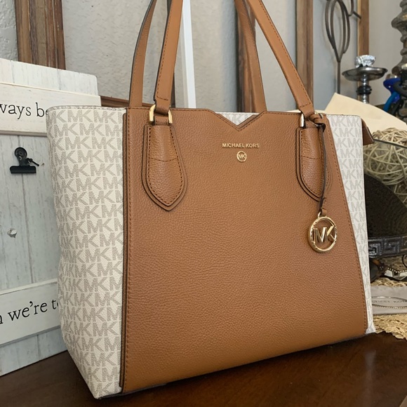 Last one 🌟New MK tote 🦄🦄 very pretty roomy - Picture 2 of 8